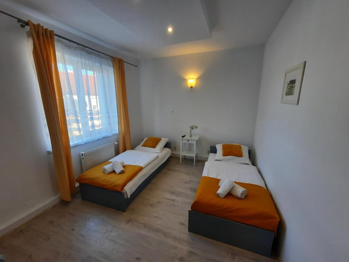 Lew Hostel Inowroclaw Exterior photo