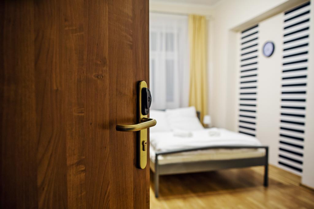 Lew Hostel Inowroclaw Room photo