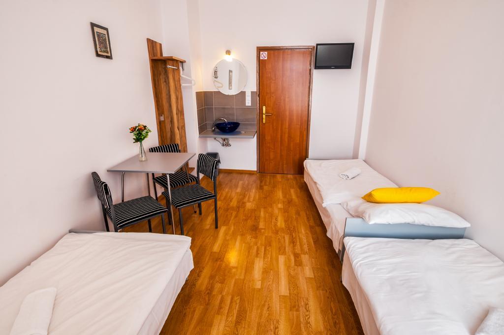 Lew Hostel Inowroclaw Exterior photo