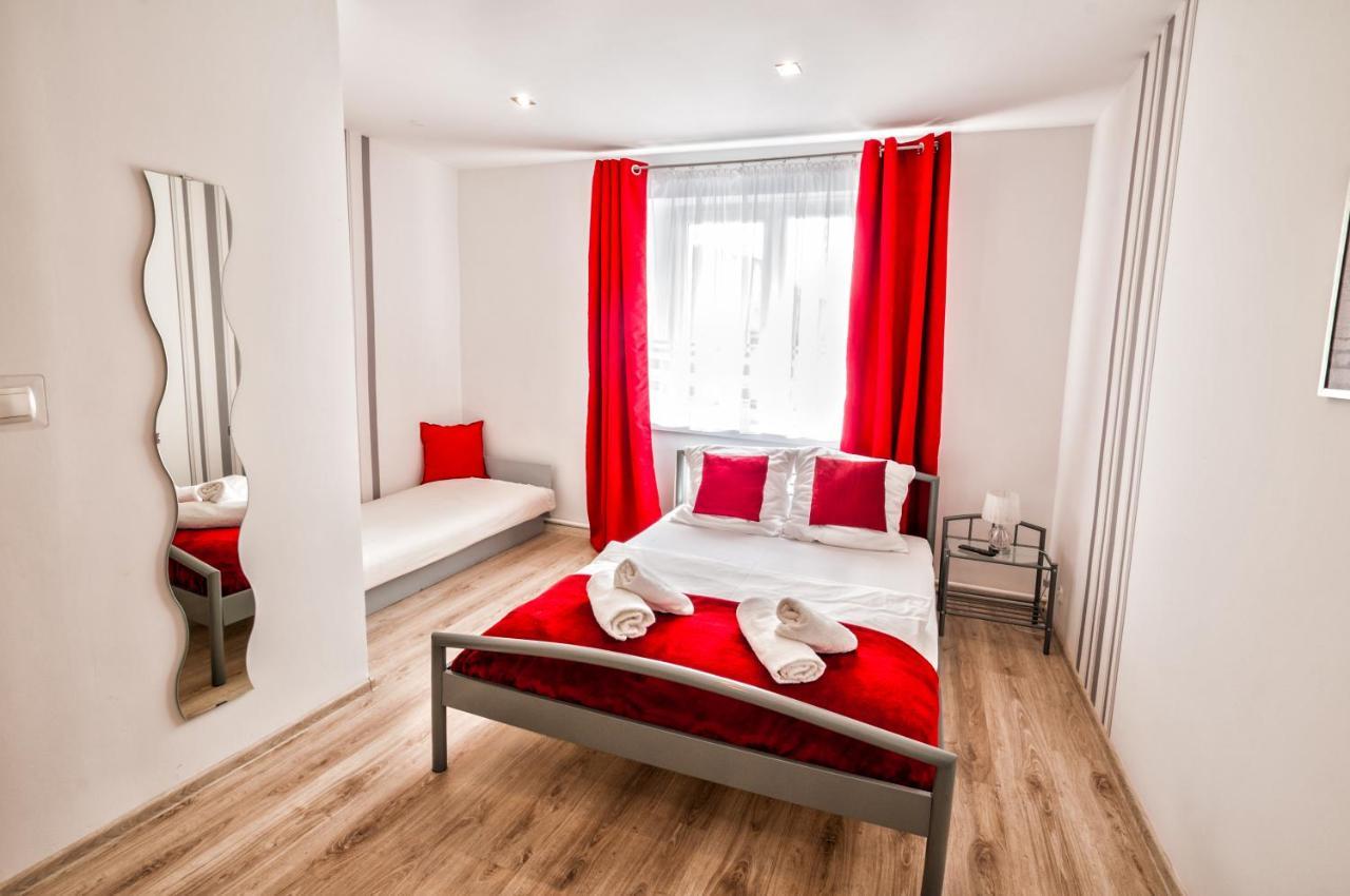 Lew Hostel Inowroclaw Exterior photo